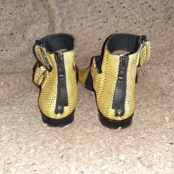RAG & BONE-Yellow/Black Leather Python Print Sandals-Buckles-Sz 7-Near Mint - Picture 5 of 8